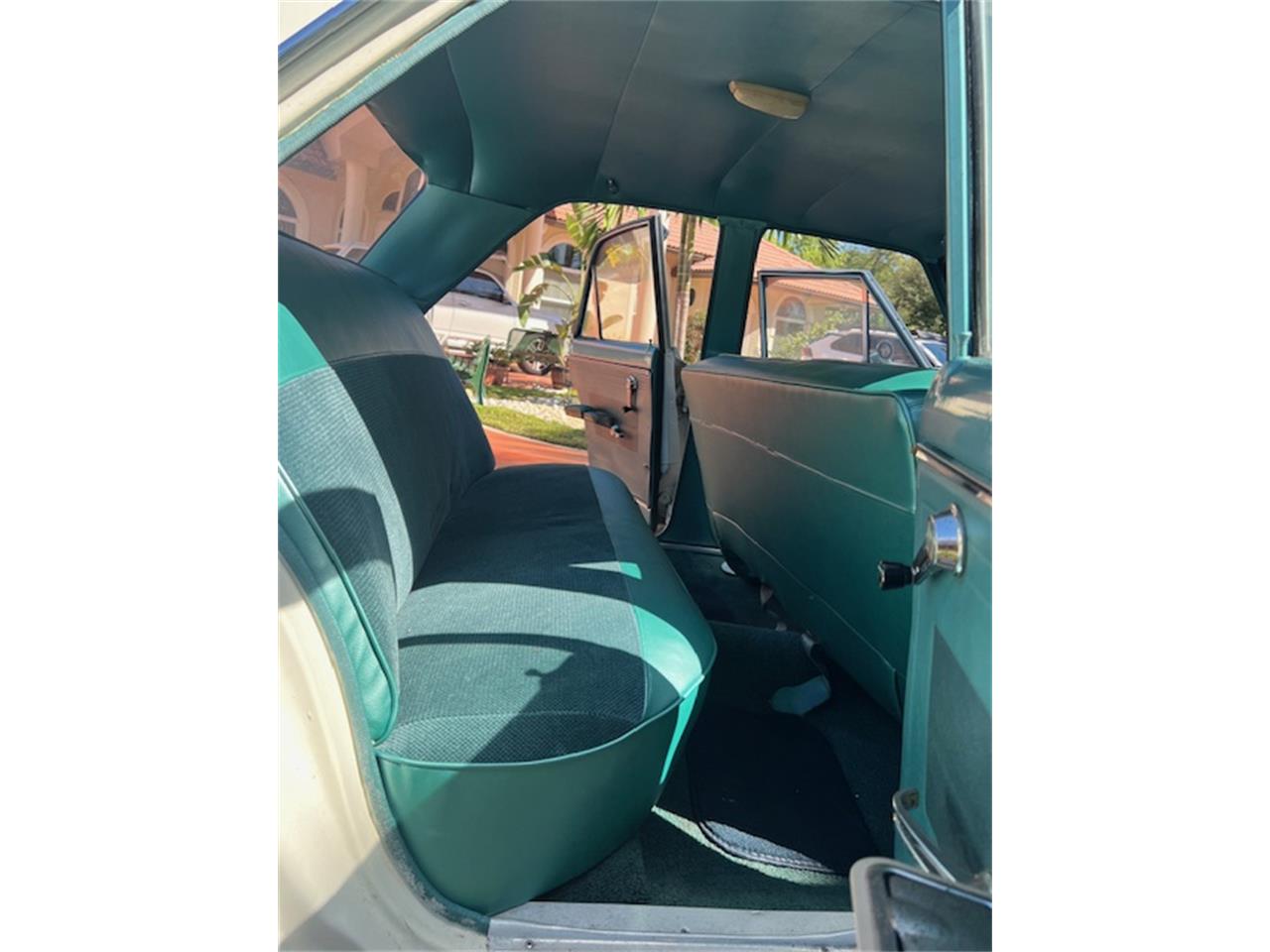 Chevrolet-Nova-1964-Pearl-White-Vintage-Green-43