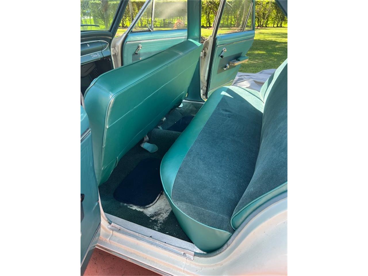 Chevrolet-Nova-1964-Pearl-White-Vintage-Green-44