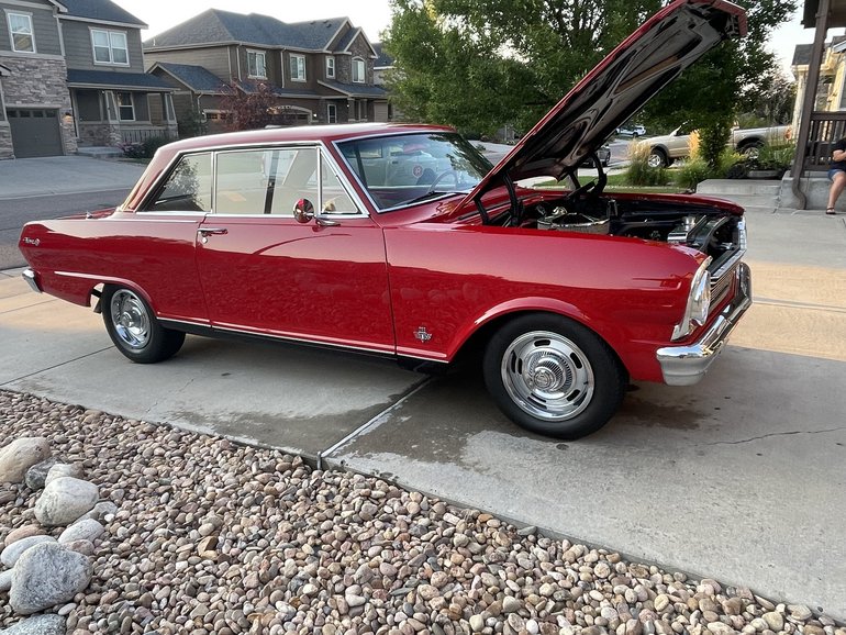 Chevrolet-Nova-1965-Red-Tan