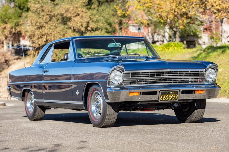 Chevrolet-Nova-1967-Deepwater-Blue-Black-With-White-Stripe