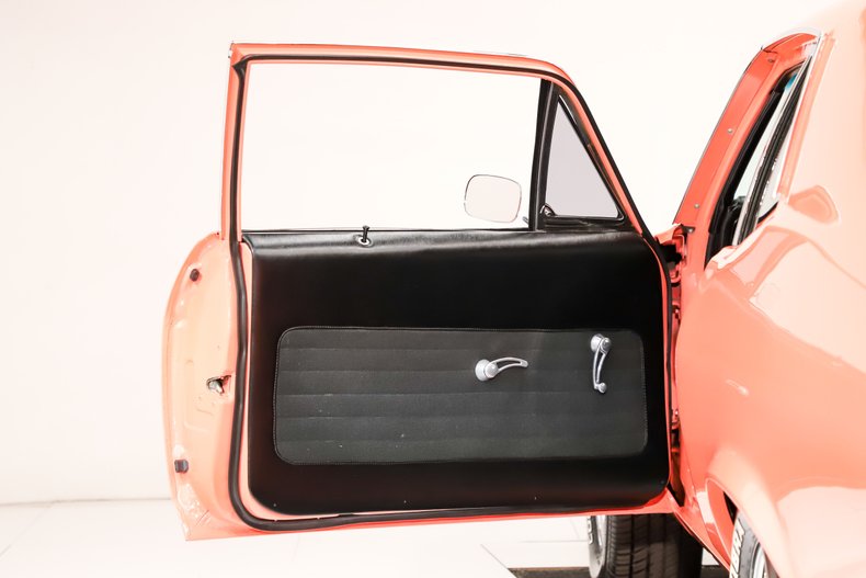 Chevrolet-Nova-1969-Coral-Black-33
