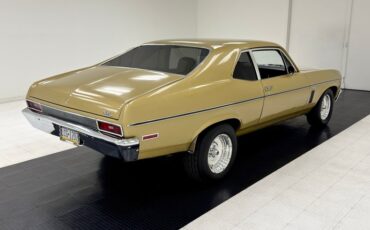 Chevrolet-Nova-1970-Autumn-Gold-Black-10