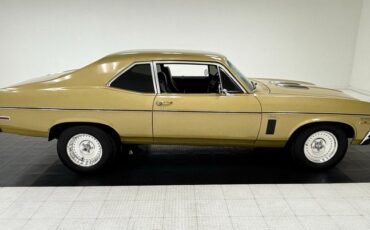 Chevrolet-Nova-1970-Autumn-Gold-Black-11