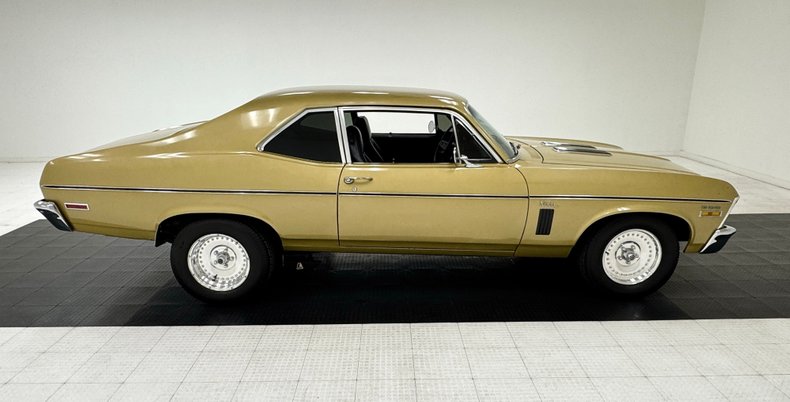 Chevrolet-Nova-1970-Autumn-Gold-Black-11
