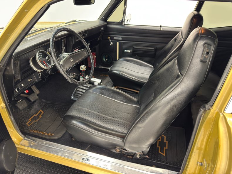 Chevrolet-Nova-1970-Autumn-Gold-Black-12