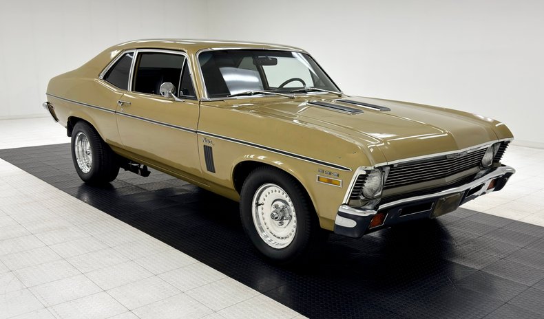 Chevrolet-Nova-1970-Autumn-Gold-Black-13