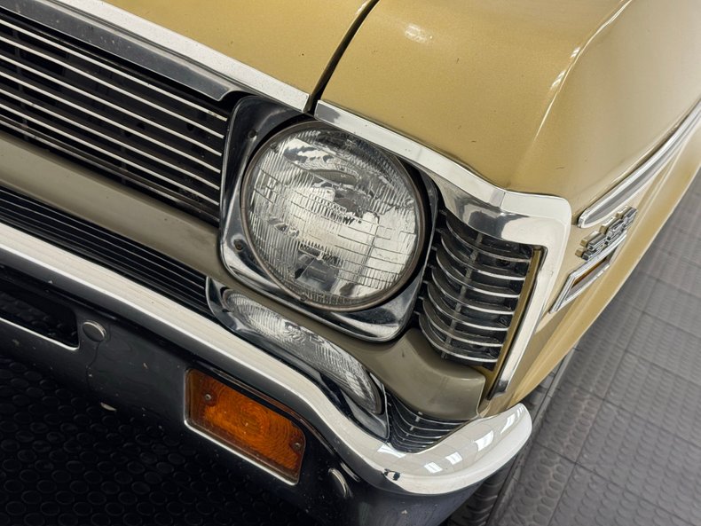 Chevrolet-Nova-1970-Autumn-Gold-Black-16