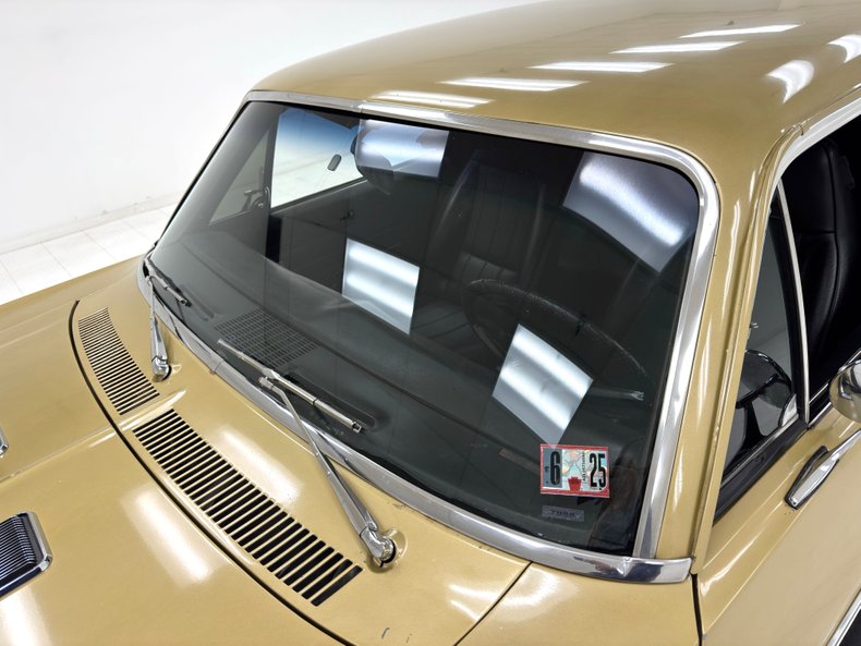 Chevrolet-Nova-1970-Autumn-Gold-Black-21