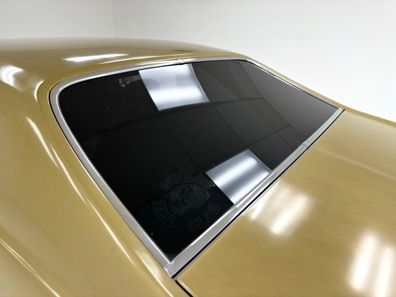 Chevrolet-Nova-1970-Autumn-Gold-Black-24