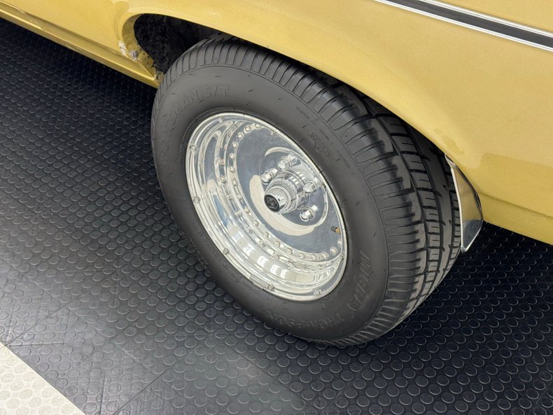 Chevrolet-Nova-1970-Autumn-Gold-Black-25