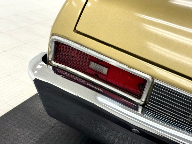 Chevrolet-Nova-1970-Autumn-Gold-Black-26