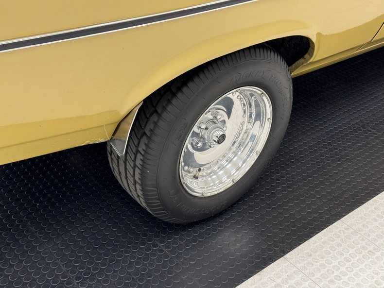 Chevrolet-Nova-1970-Autumn-Gold-Black-27