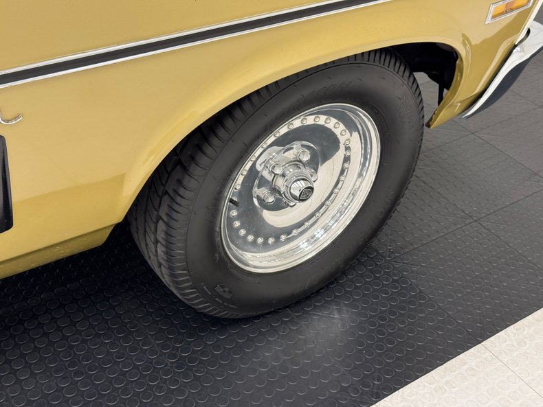 Chevrolet-Nova-1970-Autumn-Gold-Black-28