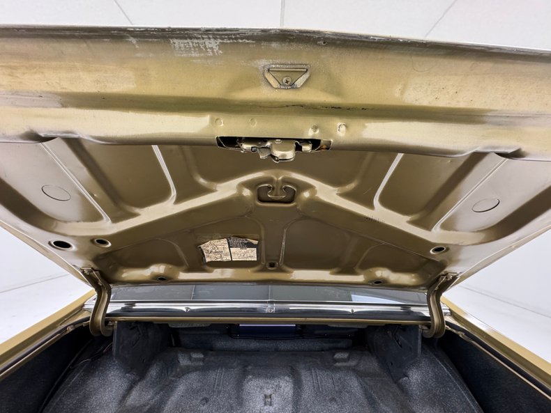 Chevrolet-Nova-1970-Autumn-Gold-Black-38