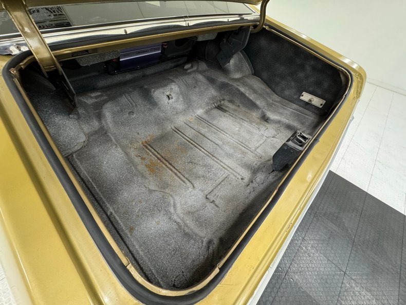 Chevrolet-Nova-1970-Autumn-Gold-Black-39