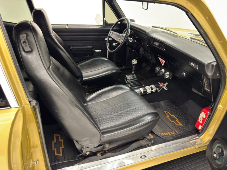 Chevrolet-Nova-1970-Autumn-Gold-Black-40