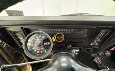 Chevrolet-Nova-1970-Autumn-Gold-Black-43