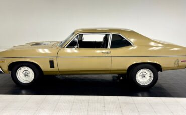 Chevrolet-Nova-1970-Autumn-Gold-Black-45
