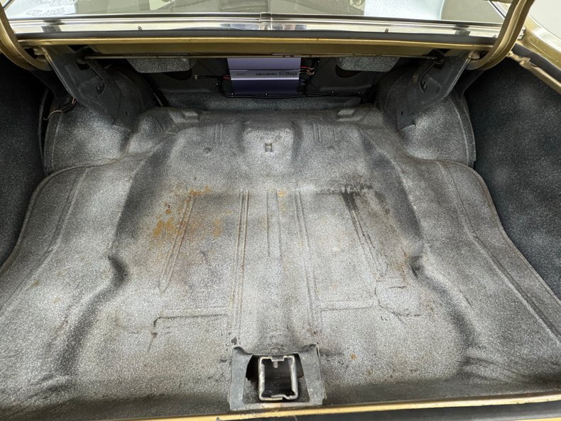 Chevrolet-Nova-1970-Autumn-Gold-Black-47