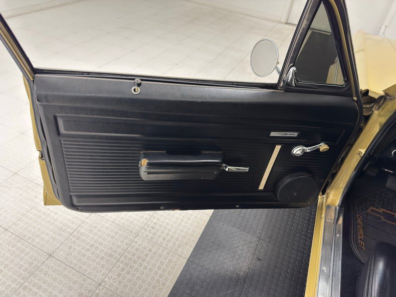 Chevrolet-Nova-1970-Autumn-Gold-Black-48
