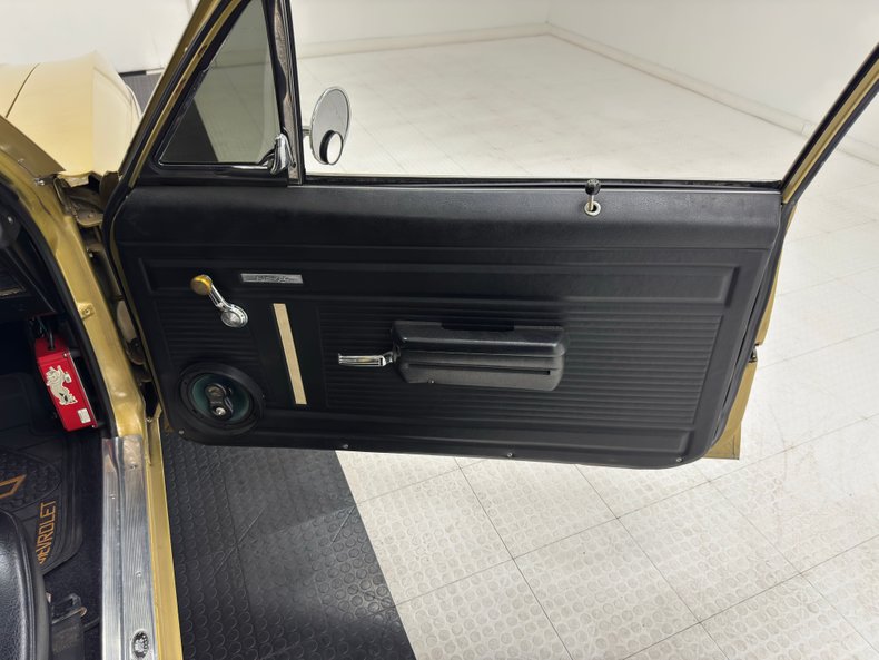 Chevrolet-Nova-1970-Autumn-Gold-Black-49