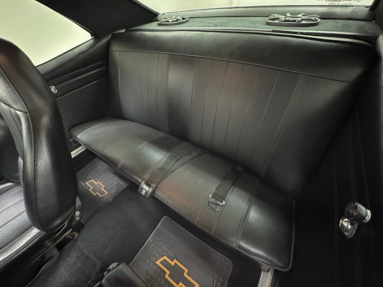 Chevrolet-Nova-1970-Autumn-Gold-Black-5