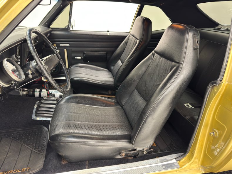 Chevrolet-Nova-1970-Autumn-Gold-Black-8