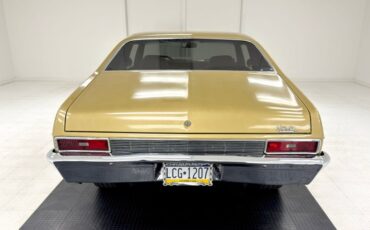 Chevrolet-Nova-1970-Autumn-Gold-Black-9