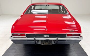 Chevrolet-Nova-1970-Cranberry-Red-Black-3