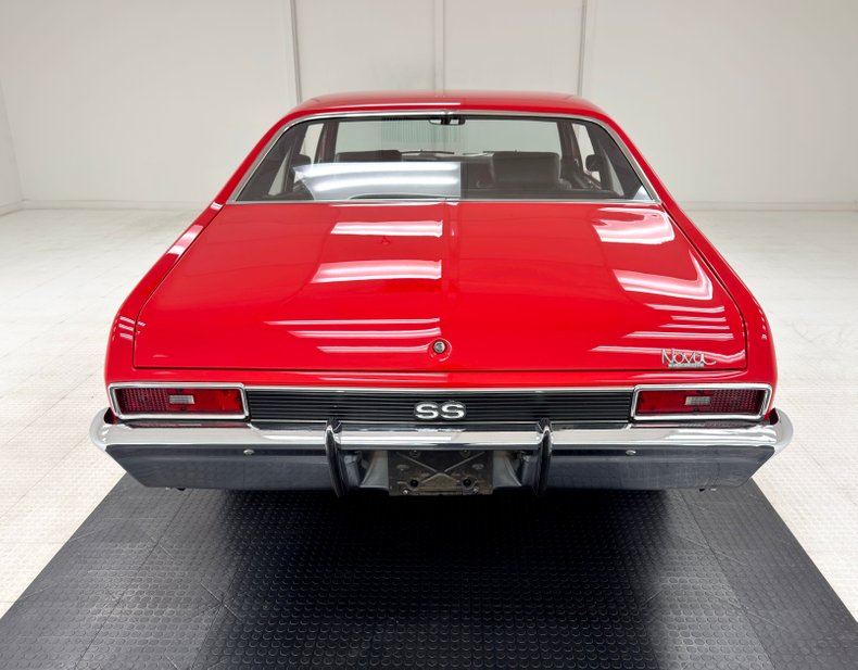 Chevrolet-Nova-1970-Cranberry-Red-Black-3