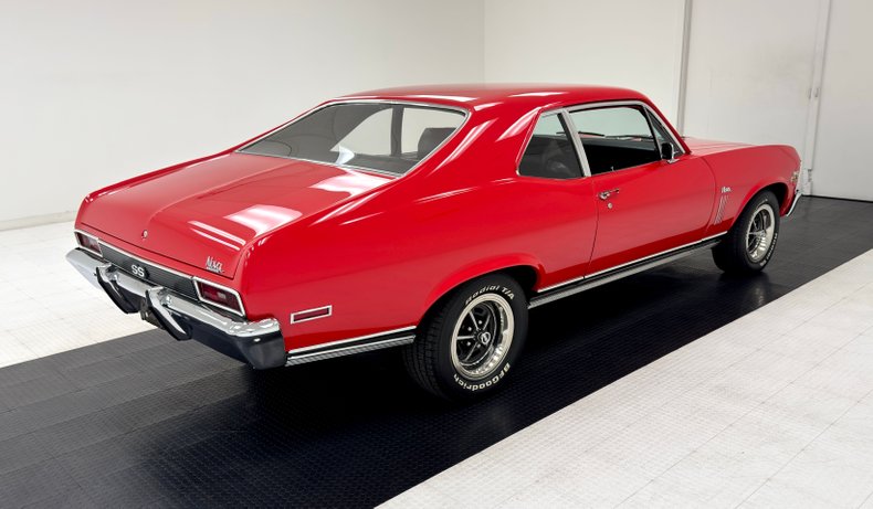 Chevrolet-Nova-1970-Cranberry-Red-Black-5