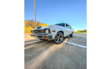 Chevrolet-Nova-1971-White-Black-3