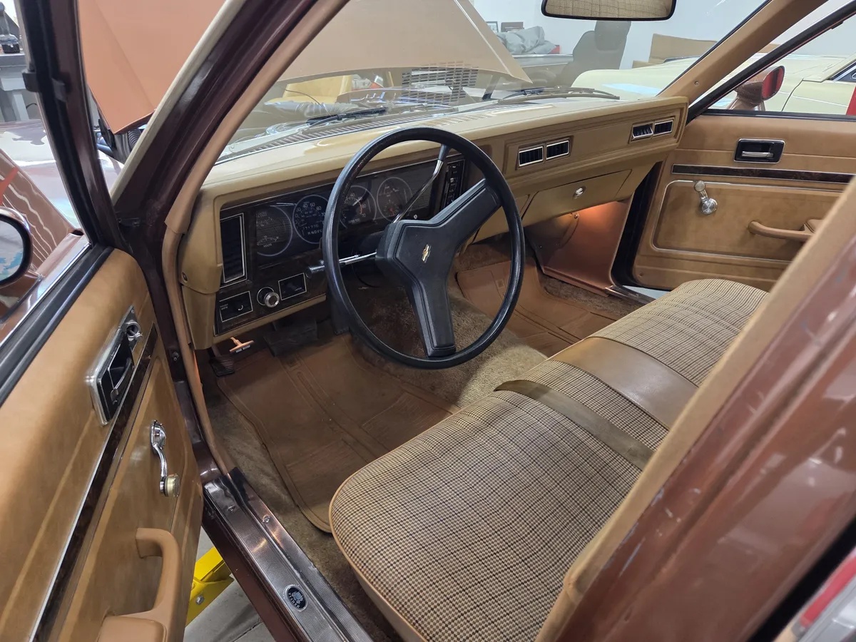 Chevrolet-Nova-1978-Brown-Tan-8