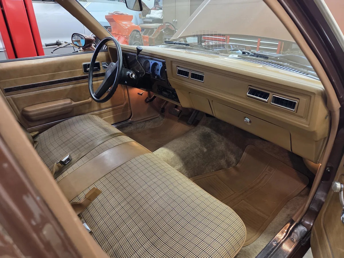 Chevrolet-Nova-1978-Brown-Tan-9