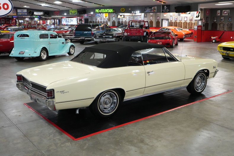 Chevrolet-Other-1967-Yellow-Black-25