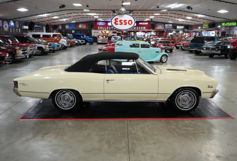 Chevrolet-Other-1967-Yellow-Black-26