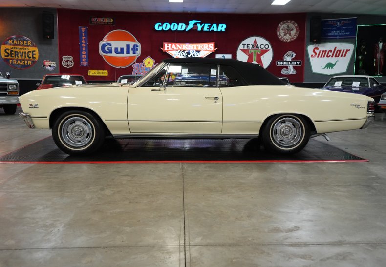 Chevrolet-Other-1967-Yellow-Black-30