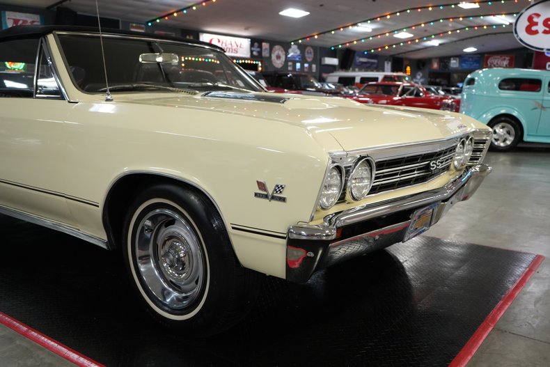 Chevrolet-Other-1967-Yellow-Black-36