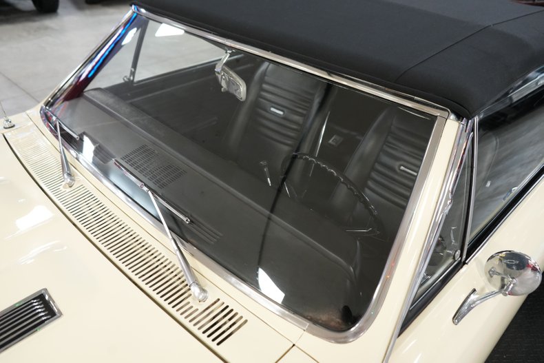 Chevrolet-Other-1967-Yellow-Black-39