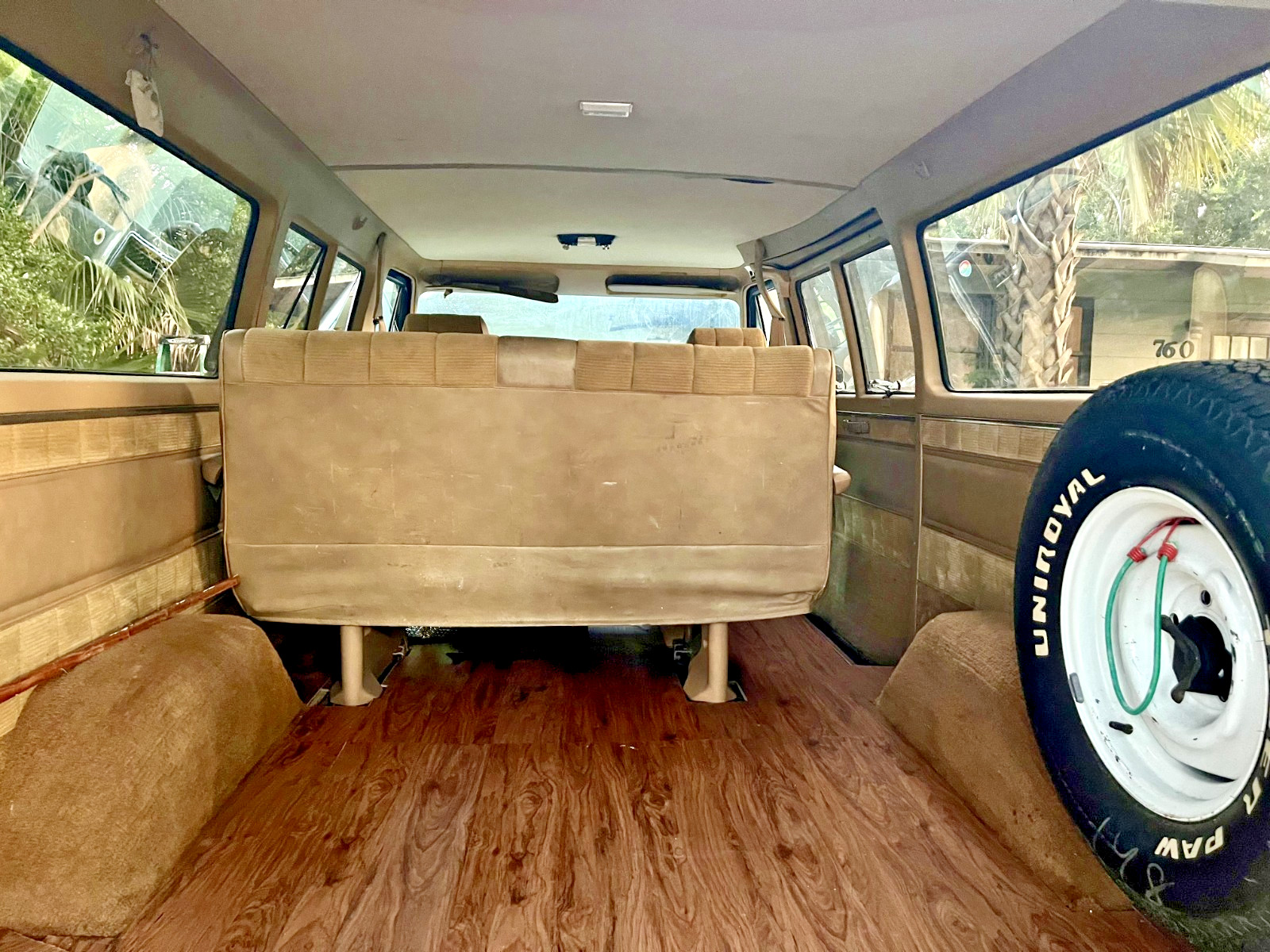 Chevrolet-Other-1986-Extended-Passenger-Van-1