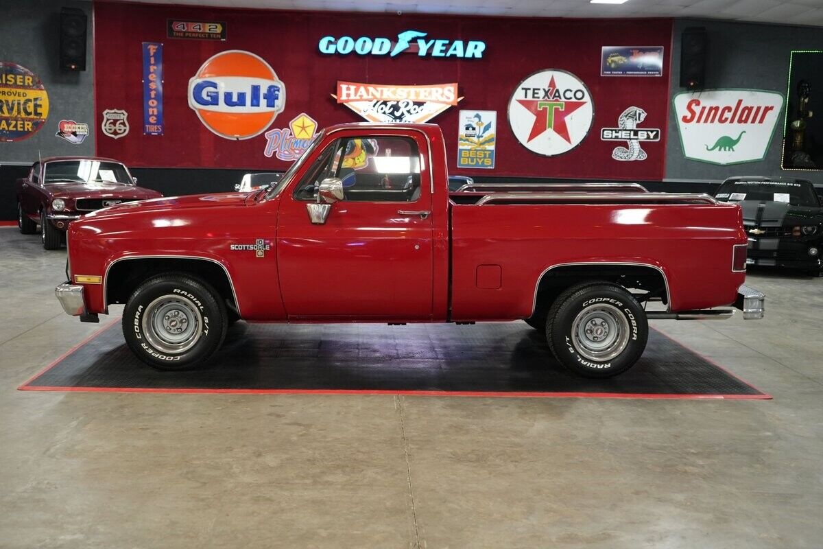 Chevrolet-Other-Pickups-1985-Truck-2