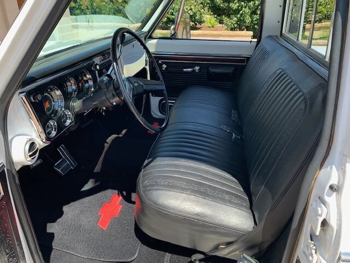 Chevrolet-Pickup-1971-White-Black-And-White-11