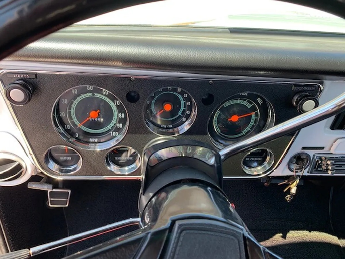 Chevrolet-Pickup-1971-White-Black-And-White-12