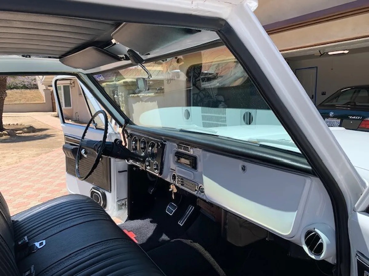 Chevrolet-Pickup-1971-White-Black-And-White-16