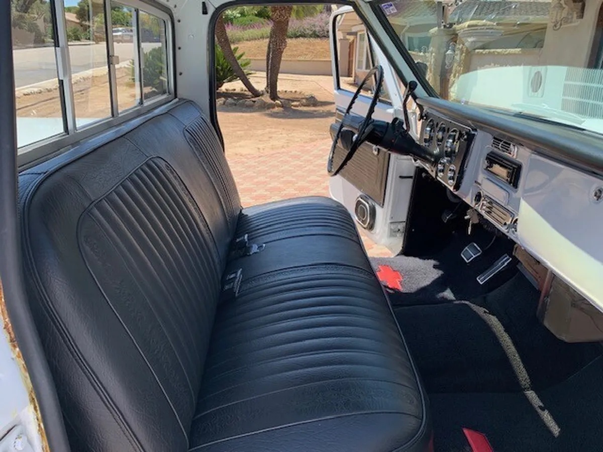 Chevrolet-Pickup-1971-White-Black-And-White-17