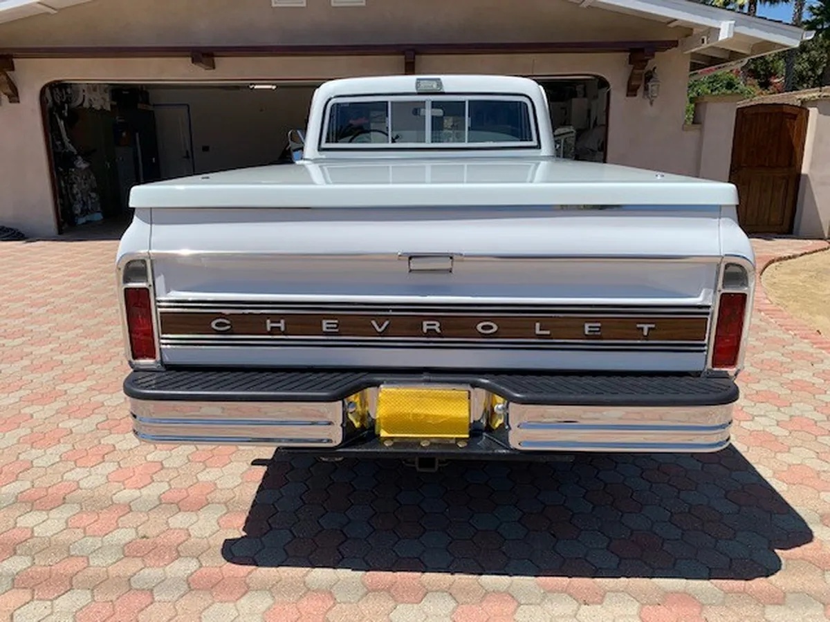 Chevrolet-Pickup-1971-White-Black-And-White-5