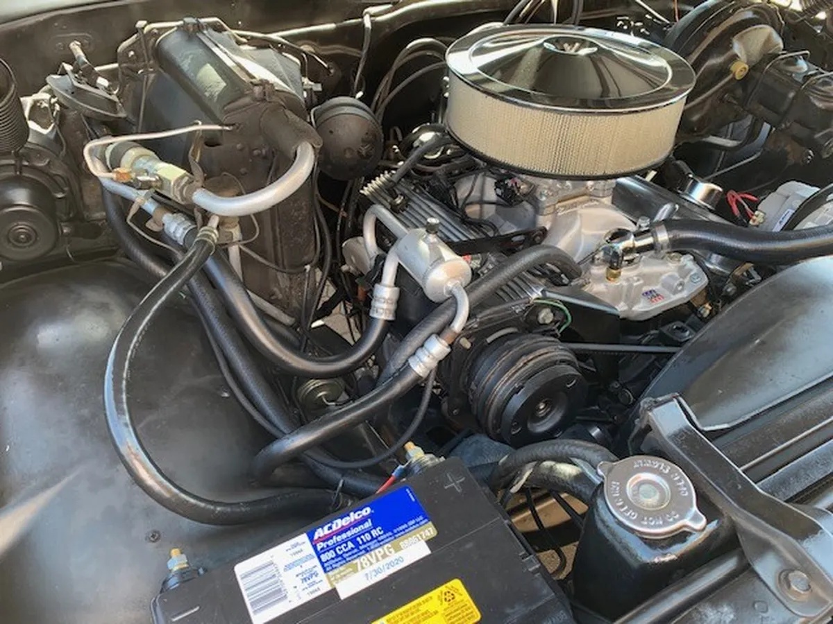 Chevrolet-Pickup-1971-White-Black-And-White