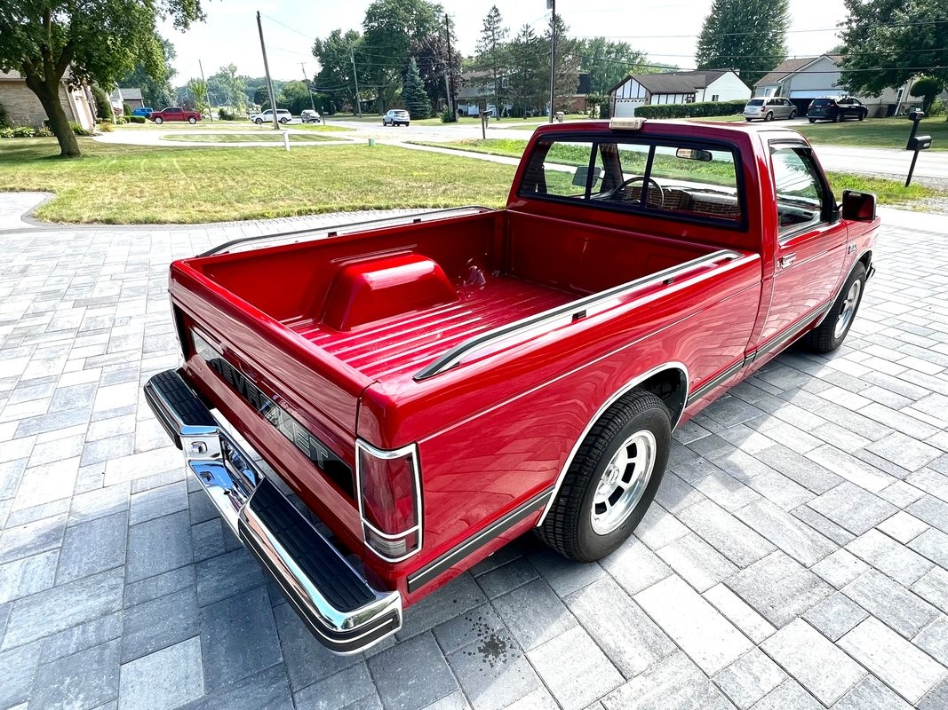 Chevrolet-S-10-1988-Pickup-Truck-11