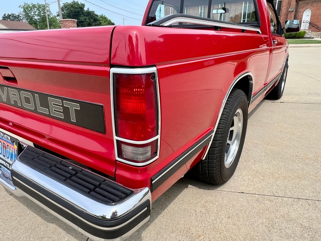 Chevrolet-S-10-1988-Pickup-Truck-28