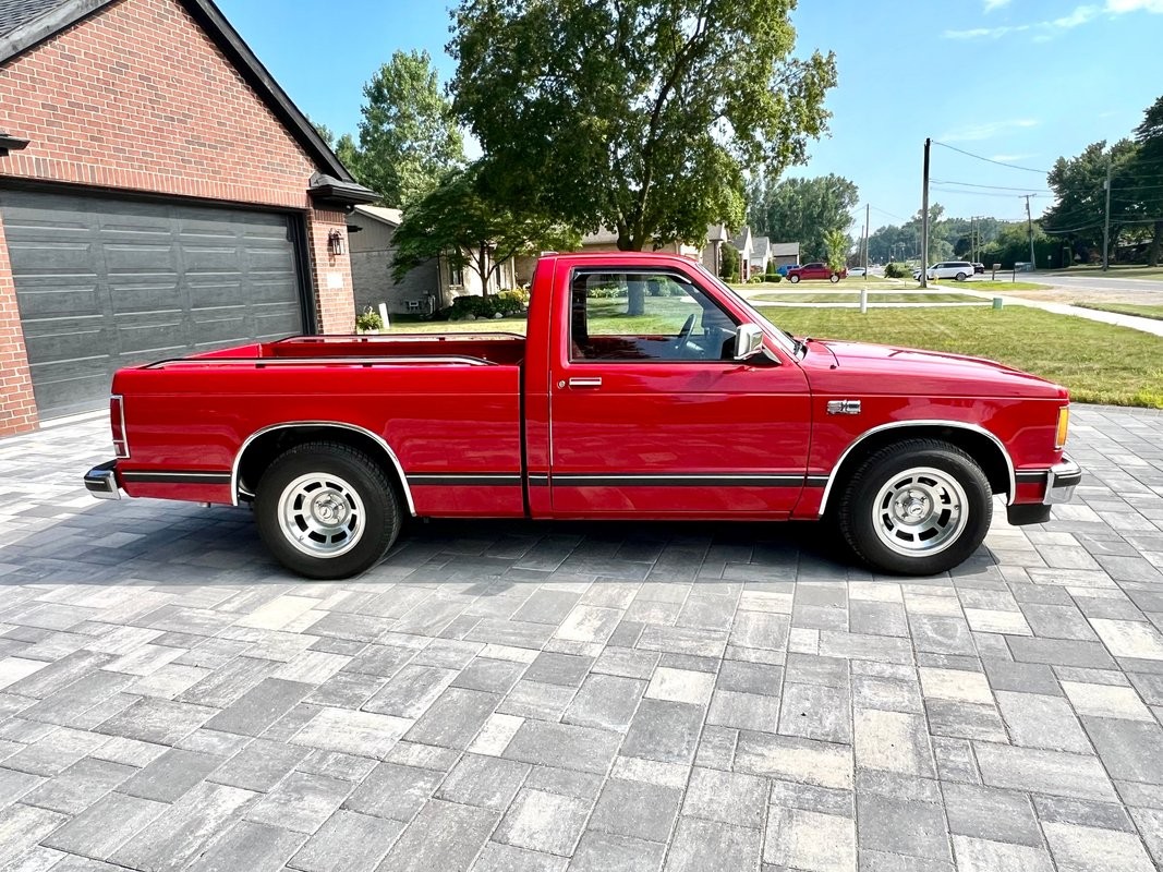 Chevrolet-S-10-1988-Pickup-Truck-3